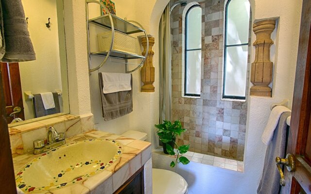 Casa Loma Old Town 3 BR by Casago