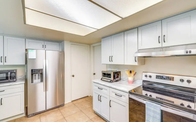 Centrally Located Glendale Home w/ Yard & Grill