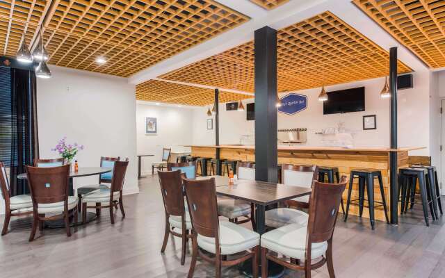 The Blu Hotel Blue Ash Cincinnati, an Ascend Collection Hotel