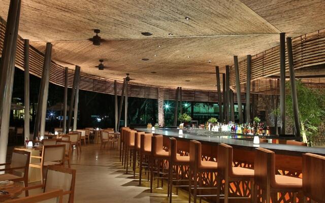 El Mangroove Papagayo, Autograph Collection