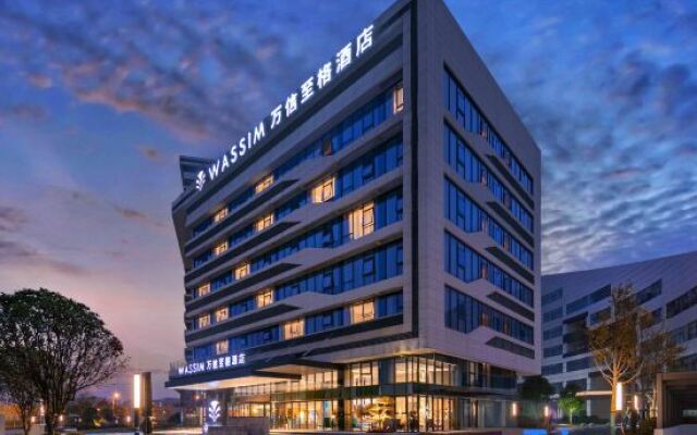 Wassim Hotel (Wuhan Tianhe Airport Aviation Headquarters Subway Station)