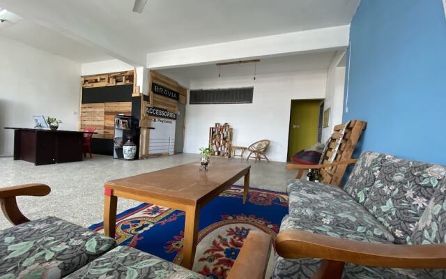 Oyo Home 90295 Beacon Homestay Kuching