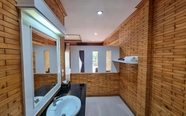 Phuvara Boutique