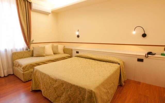 Hotel Corona