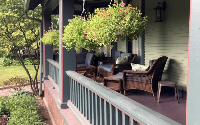 The Parsonage Inn LLC