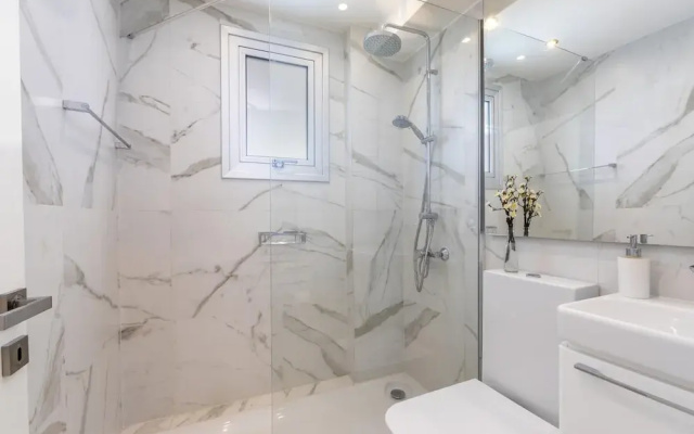 Mackenzie Leo Seafront Suite