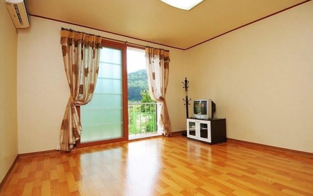 Songnisan Mountain White