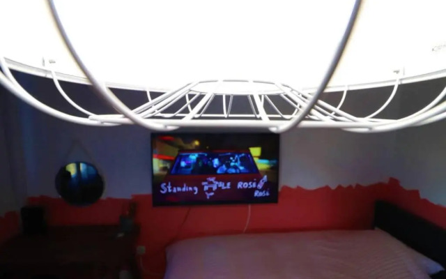 Room Emma,between bus and train station,Netflix,speed Wi-Fi