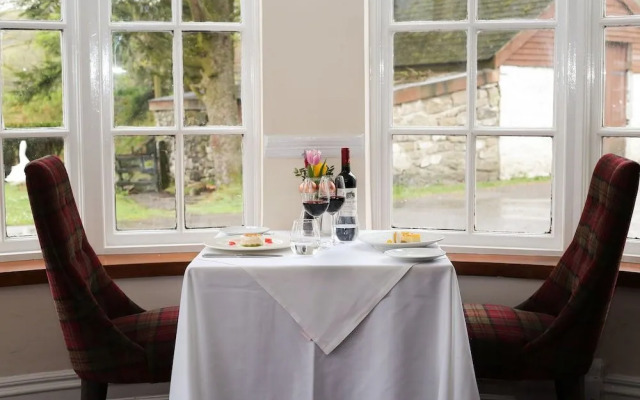 Two Bridges Hotel