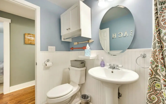 Renovated, Spacious Retreat in Union Pier!