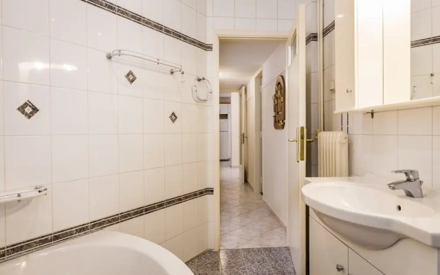 Classy 2 bedroom apartment near Acropolis & Metro