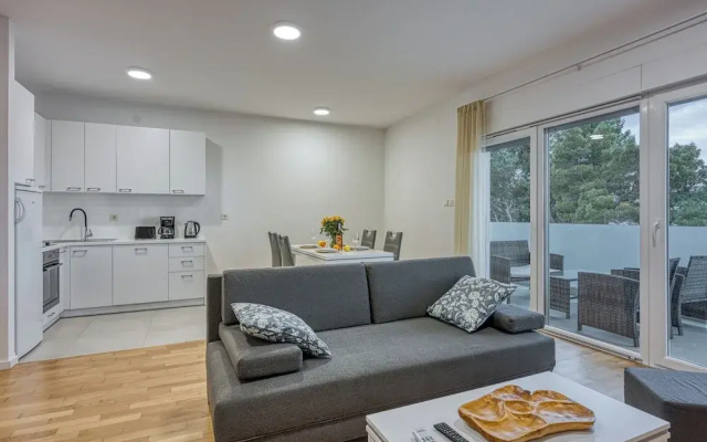 Cikat Bay Modern Apartment