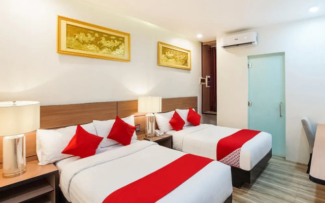 OYO 489 Casa Mia Hotel Suites