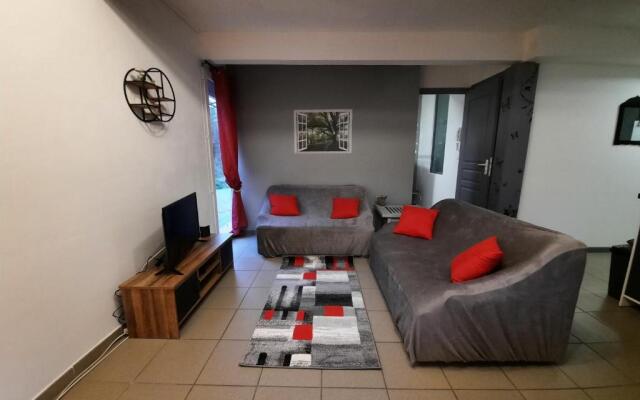 Superbe appartement F2 neuf : terrasse, barbecue.