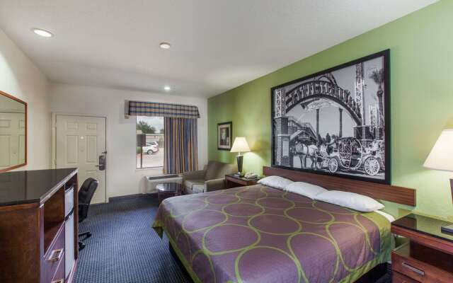 Super 8 by Wyndham Houston Hobby Airport South