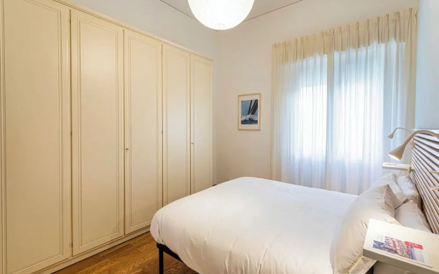 Light Apartment in Albaro