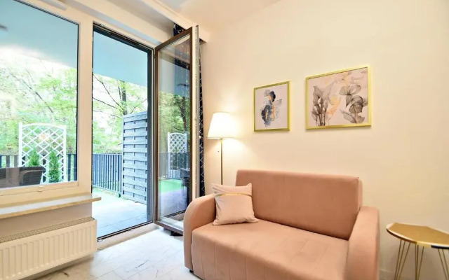 Metro Marymont Pleasant Studio