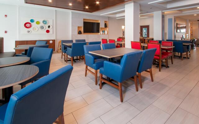 Holiday Inn Express Hotel & Suites Tupelo, an IHG Hotel