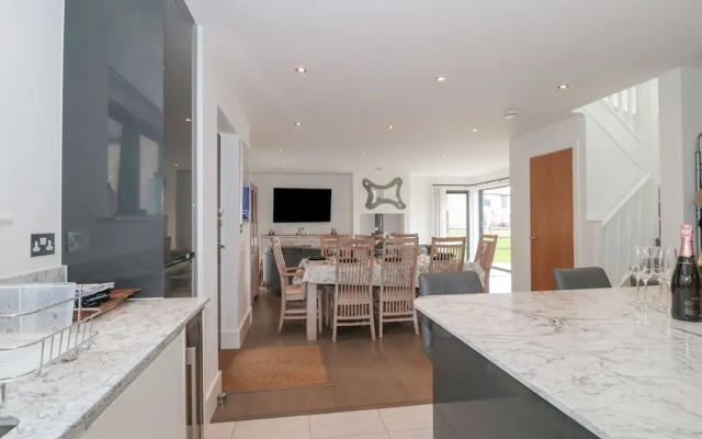 Agua de Plata, 16 Wakeling Island, Silverlake