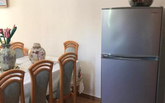 Pomos Small Sunny House