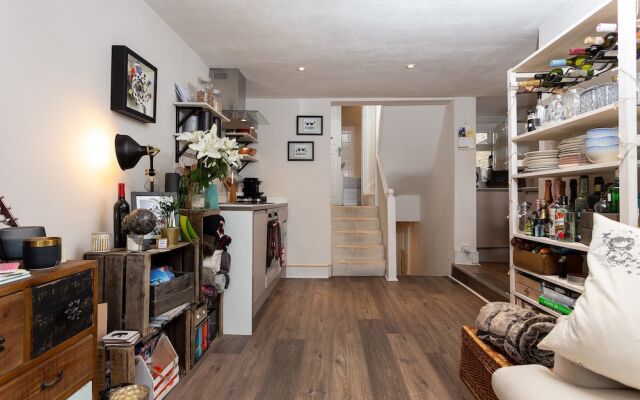1 Bedroom Apartment in Putney Sleeps 2