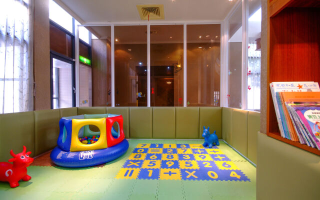 F Hotel Tainan