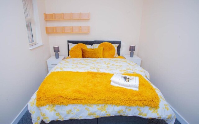 Beautiful two Bedrooms Ensuite Apartment