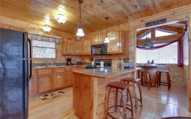 Bear Paws - Two Bedroom Cabin