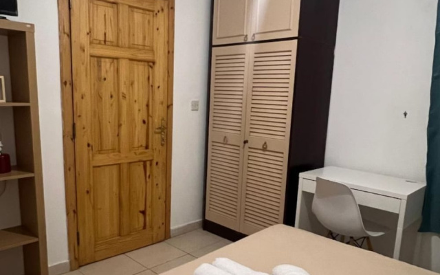 Spacious Room & Shared Bath in Valletta
