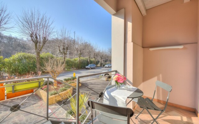 Yellow Apartment Desenzano With Smart TV