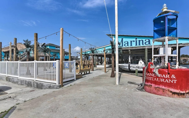 Walk to Beach: Family-friendly Galveston Home!