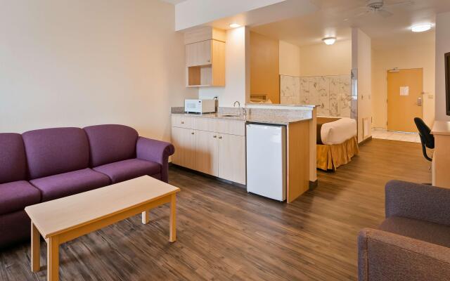 Lighthouse Suites Inn