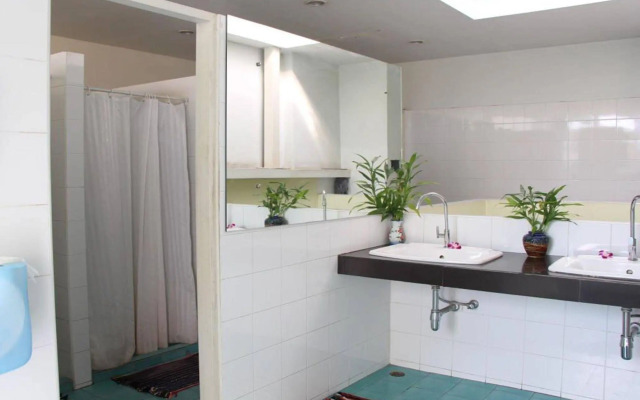 OYO 1054 Phuket Backpacker Hostel