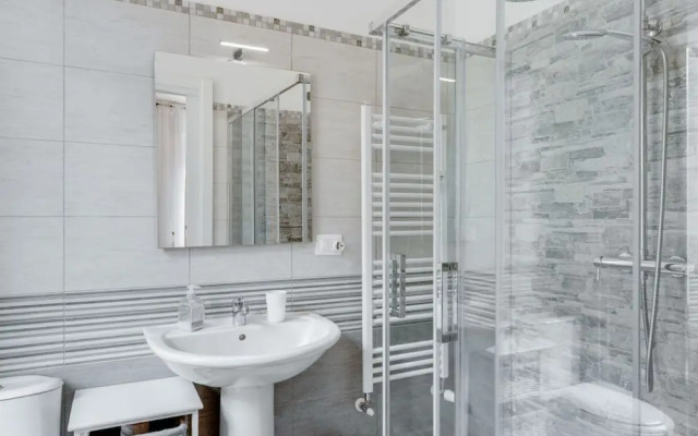 Railway Station Huge & Luminous Apartment x8