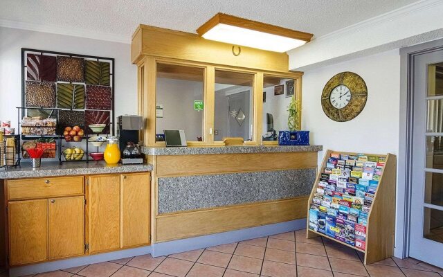 Central Phoenix Hotel