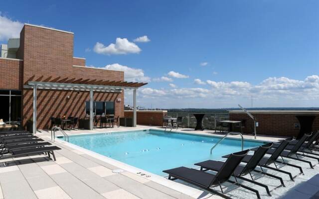 Global Luxury Suites at Park Crest Lofts