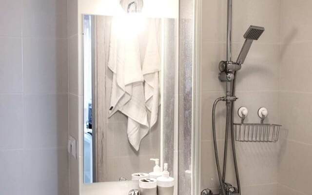 Sunny City Center Apartment