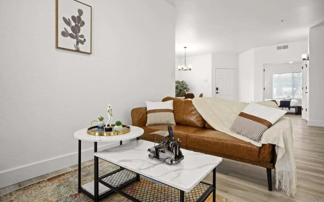 CozySuites TPC Scottsdale Parking & Pool