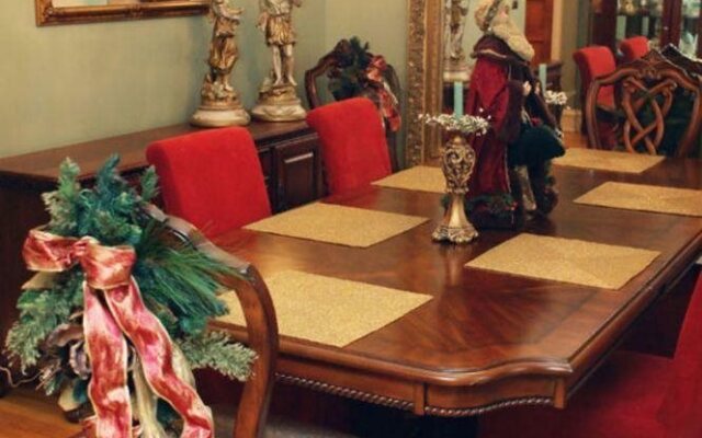 The Inn on Holly Bed and Breakfast