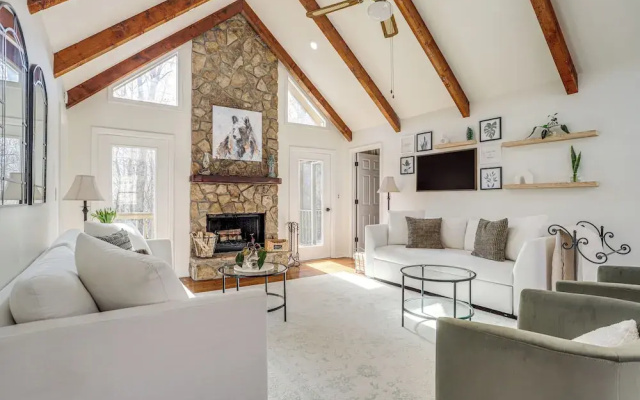 Serenity Now: Big Canoe Mountain Home!