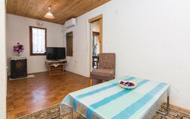 Beautiful Apartment in Vir With 2 Bedrooms and Wifi