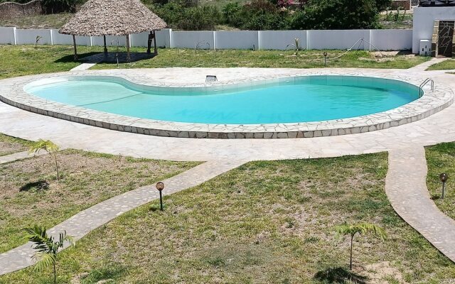 1-bedroom Apartment With Pool View, Beach Experien
