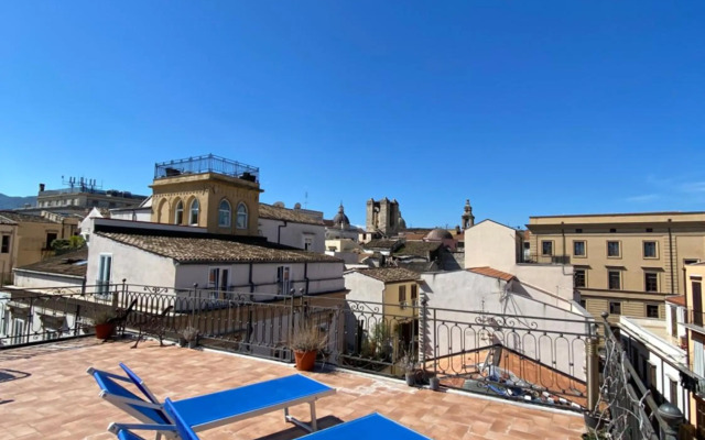 Sunny loft with terrace and A/C in the city centre