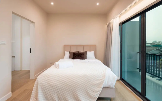Stylish 5BR Poolhouse & Theater 2mins to BTS