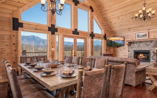 Smoky's Grand View 5 Bedroom Home