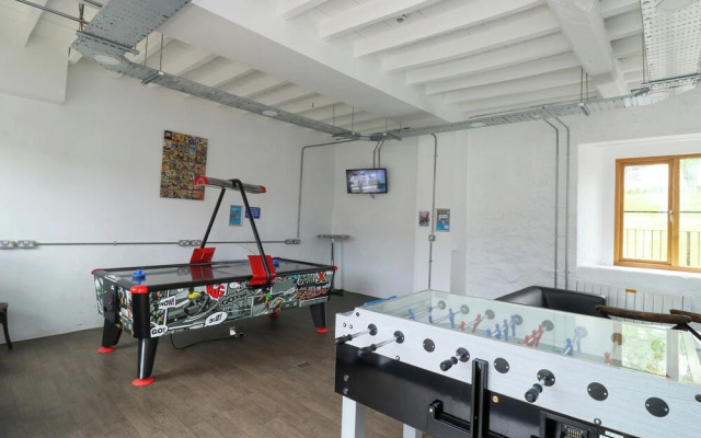 Harcombe House Bungalow 11