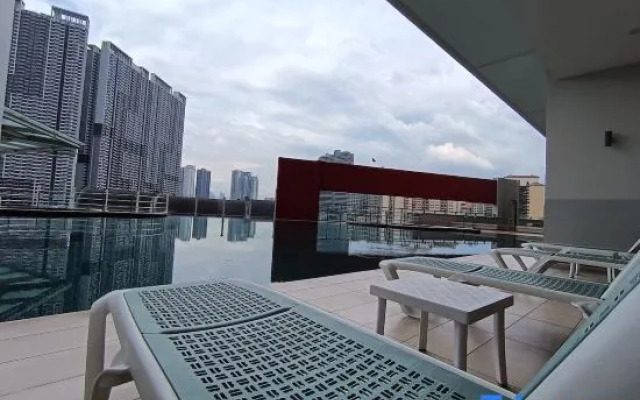 [NEW] Private Jacuzzi | Near Velocity Mall | MRT