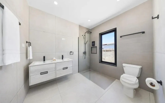 Brand NEW Villa Central Location Private Pool
