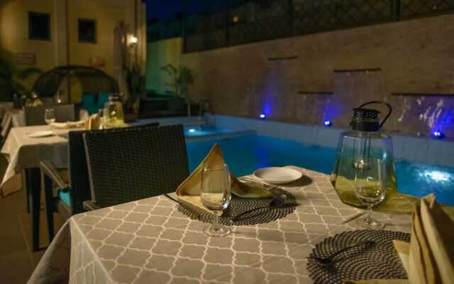 Enjoy the Fabulous Amenities Offerd at The Lanmark Suites