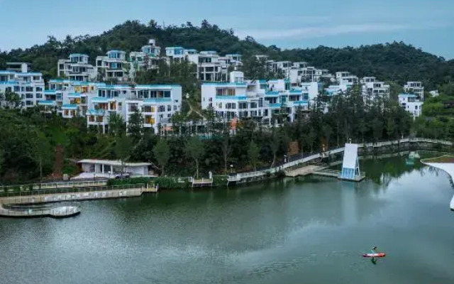 Moganshan High Mountain Forest Adventure Park · Xuan Yong Shilily Hotel